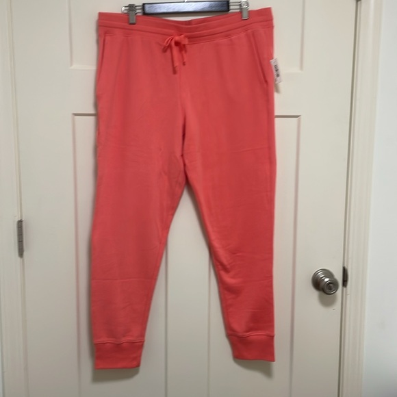 6 pair athletic pant bundle for $8 - Picture 10 of 12